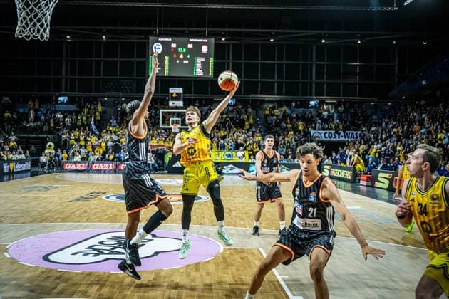 Basketball Berlin 19 10 2025 Season 2025 2026 BBL Cup Round of 16 Alba Berlin ratiopharm ulm bennet Hundt Alba Berlin, No 33