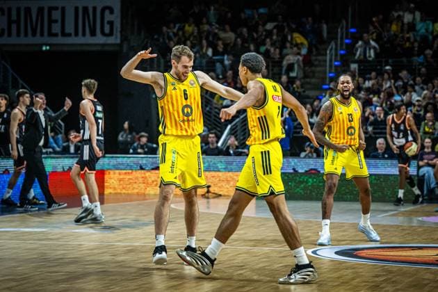 Basketball Berlin 19 10 2025 Season 2025 2026 BBL Cup Round of 16 Alba Berlin ratiopharm ulm jubel Alba Jack Kayil Alba Berlin, No 07 Malte Delow Alba Berlin, No 06