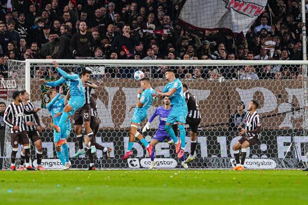 Goal shot Goal chance by header Tim Lemperle TSG 1899 Hoffenheim, 19 GER, FC St Pauli vs TSG 1899 Hoffenheim, Football, 1 Bundesliga, Matchday 7, Season 2025 2026, 19 10 2025 DFL REGULATIONS PROHIBIT ANY USE OF PHOTOGRAPHS AS IMAGE SEQUENCES AND OR QUASI VIDEO GER, FC St Pauli vs TSG 1899 Hoffenheim, Football, 1 Bundesliga, Matchday 7, Season 2025 2026, 19 10 2025 Hamburg Copyright: xEibner-Pressefoto MarcelxvonxFehrnx EP_MFN