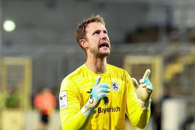 Thomas Daehne 21 TSV 1860 Muenchen cheers after the 3 1, TSV 1860 Muenchen vs MSV Duisburg, DFL, Dritte Liga, Saison 2025 2026, Stadion an der Gruenwalder Strasse, Hinrunde, 11 Spieltag, 19 10 2025 DFB regulations prohibit any use of photographs as image sequences and or quasi video Muenchen Bayern Germany Copyright: xkolbert-press MartinxAgüerax