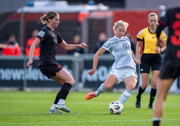 Justine Kielland VfL Wolfsburg, 18 with a shot 19 10 2025, Bayer Leverkusen VfL Wolfsburg, Football, 7 Matchday, Google Pixel Frauen Bundesliga, GER, Leverkusen, Ulrich Haberland Stadion DFL regulations prohibit any use of photographs as image sequences and or quasi video Copyright: HMBxMedia xMarcoxBader