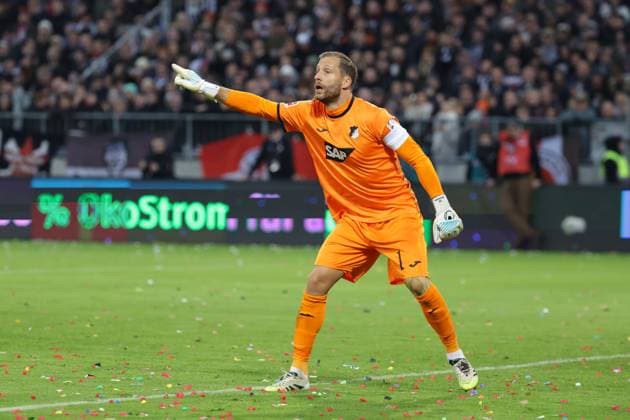 GER, Hamburg, Football, DFL, FC St Pauli vs TSG 1899 Hoffenheim , im Millerntor Stadion , 19 10 2025 , v l Goalkeeper Oliver Baumann TSG 1899 Hoffenheim, 1 DFL regulations prohibit any use of photographs as image sequences and or quasi video Copyright: HMBxMedia FernandoxSoares