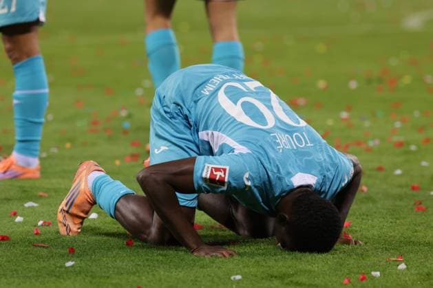 GER, Hamburg, Football, DFL, FC St Pauli vs TSG 1899 Hoffenheim , im Millerntor Stadion , 19 10 2025 , v l Bazoumana Toure TSG 1899 Hoffenheim, 29 macht das 0 1 fuer TSG 1899 Hoffenheim DFL regulations prohibit any use of photographs as image sequences and or quasi video Copyright: HMBxMedia FernandoxSoares