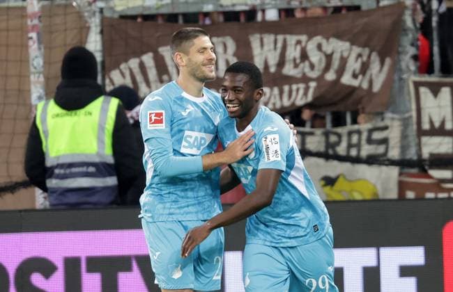De Torschuetzen Andrej Kramaric TSG Hoffenheim und Toure Bazoumana TSG Hoffenheim Fußball, 1 BL, Saison 2025 2026, Herren, FC St Pauli gegen TSG 1899 Hoffenheim DFL REGULATIONS PROHIBIT ANY USE OF PHOTOGRAPHS AS IMAGE SEQUENCES AND OR QUASI VIDEO