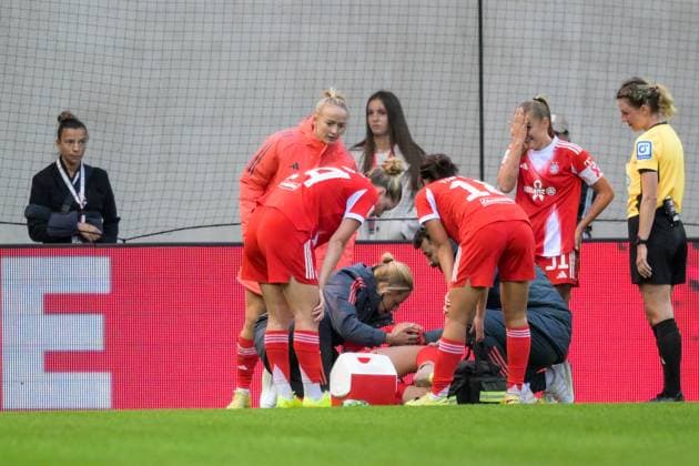 Soccer, Google Pixel Womens Bundesliga, 20251019, FC Bayern Munich 1 FC Cologne In the picture Tuva HANSEN Bayern, 6 battered on the ground being treated Munich FC Bayern Campus Bayern Germany Copyright: Passion2Press MarkusxFischerx