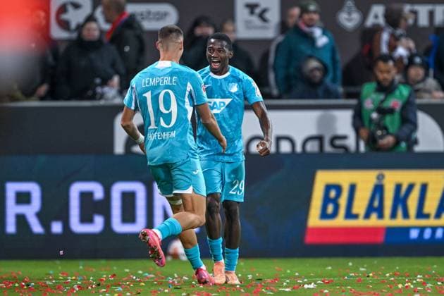 Soccer 1 Bundesliga FC St Pauli TSG Hoffenheim on 19 10 2025 at the Millerntor Stadium in Hamburg Cheering, goal celebration, goal scorer, goal scorer Bazoumana Toure Hoffenheim cheers after his goal to 0 1 with Tim Lemperle Hoffenheim MT