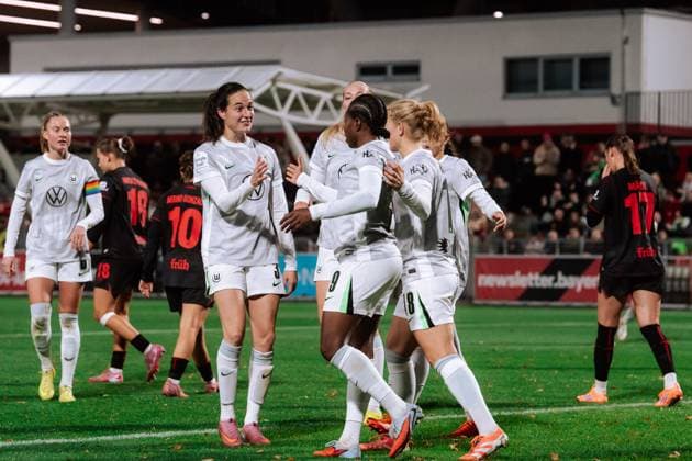 19 10 25, Women, Football, Google Pixel Womens Bundesliga, Season 2025 2026, Bayer 04 Leverkusen VfL Wolfsburg, Matchday 7 Lineth Beerensteyn 9 VfL Wolfsburg Celebrating goal for 4 1 Leverkusen Ulrich Haberland Stadion NRW Germany