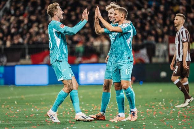 Soccer Men Season 2025 2026 Soccer Bundesliga 07 Matchday FC St Pauli vs TSG Hoffenheim 19 10 2025 Grischa Prömel 6, TSG Hoffenheim right scores the 3 0 goal and cheers with Max Moerstedt 33, TSG Hoffenheim center and Wouter Burger 18, TSG Hoffenheim left Hamburg Millerntor Stadion Hamburg Germany