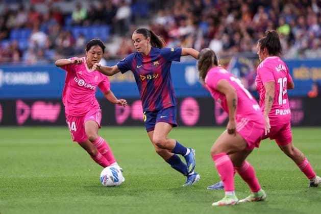 October 19, 2025, Sant Joan Despi, Barcelona, Spain: Clara Serrajordi Diaz of FC Barcelona, Barca in action during the Spanish Women league, Liga F, football match played between FC Barcelona and Granada CF at Johan Cruyff Stadium on October 19, 2025 in Sant Joan Despi, Barcelona. Sant Joan Despi Spain - ZUMAa181 20251019_zaa_a181_215 Copyright: xJavierxBorregox