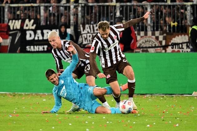 Soccer I Men I 1 Bundesliga l FC St Pauli TSG Hoffenheim I 07 Matchday I Season 2025 2026 I St Pauli I 19 10 2025 I v l Kramaric Andrej TSG Hoffenheim , Oppie Louis St Pauli , Ritzka Lars St Pauli , Sportplatz Millerntor Stadion, St Pauli Hamburg Germany