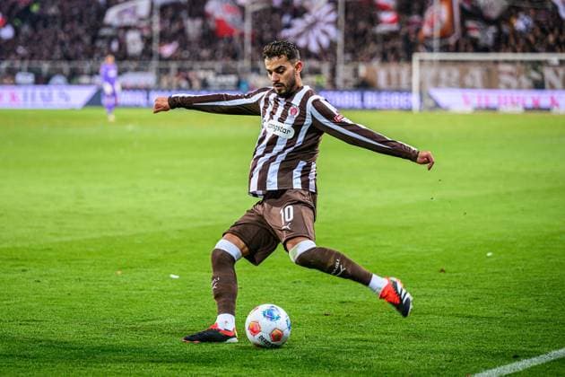 Soccer I Men I Season 2025 2026 I Bundesliga I Matchday 7 I FC St Pauli TSG 1899 Hoffenheim I 19 10 2025 Danel Sinani 10, FC St Pauli Hamburg Millerntor Stadion Hamburg Germany Copyright: xLobecax xHenningxRohlfsx
