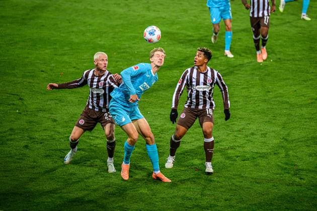 Soccer I Men I Season 2025 2026 I Bundesliga I 7 Matchday I FC St Pauli TSG 1899 Hoffenheim I 19 10 2025 Louis Oppie 23, FC St Pauli , Max Moerstedt 33, TSG 1899 Hoffenheim , Joel Chima Fujita 16, FC St Pauli Hamburg Millerntor Stadion Hamburg Germany Copyright: xLobecax xHenningxRohlfsx