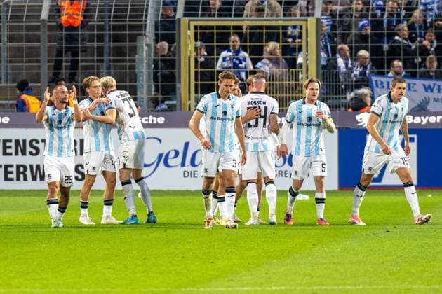 Goal celebration for 3 1, Team TSV 1860 Muenchen, TSV 1860 Muenchen vs MSV Duisburg, 3 Liga, 11 Spieltag, 19 10 2025 DFB regulations prohibit any use of photographs as image sequences and or quasi video Muenchen Bayern Germany Copyright: xkolbert-press UlrichxGamelx