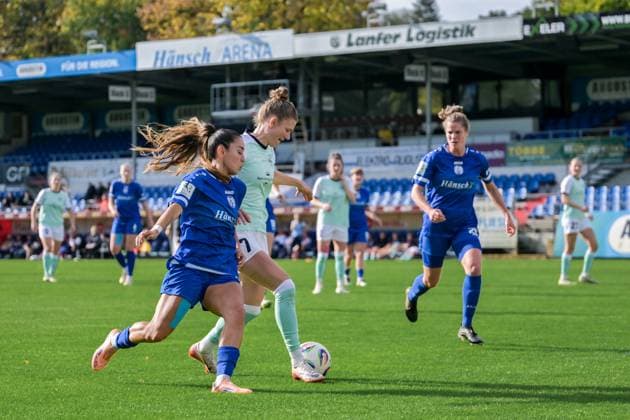 17 10 2025, Football, 2 Womens Bundesliga, 2025 2026, Matchday 8, SV Meppen SG 99 Andernach Genesis Soraya Castrellon 17 Meppen and Carolin Schraa 7 Andernach in a duel