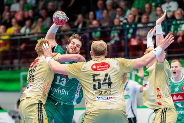 v l Marian Michalczik TSV Hannover Burgdorf, 22 , Ian Weber GWD Minden, 13 , Justus Fischer TSV Hannover Burgdorf, 54 , Vilhelm Poulsen TSV Hannover Burgdorf, 09 GER, GWD Minden vs TSV Hannover Burgdorf, Handball, 1 Bundesliga, Matchday 9, Season 2025 2026, 19 10 2025 GER, GWD Minden vs TSV Hannover Burgdorf, Handball, 1 Bundesliga, Matchday 9, Season 2025 2026, 19 10 2025 Luebbecke Copyright: xEibner-Pressefoto JanxRollingerx EP_JSK