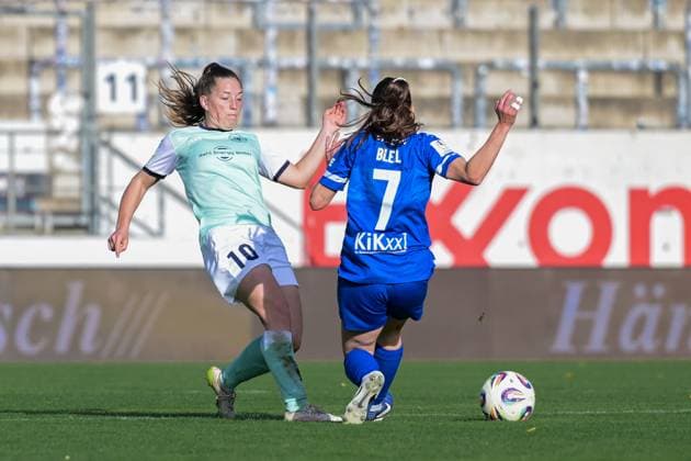 17 10 2025, Football, 2 Womens Bundesliga, 2025 2026, Matchday 8, SV Meppen SG 99 Andernach Leonie Krump 10 Andernach in a duel with Marie Bleil 7 Meppen