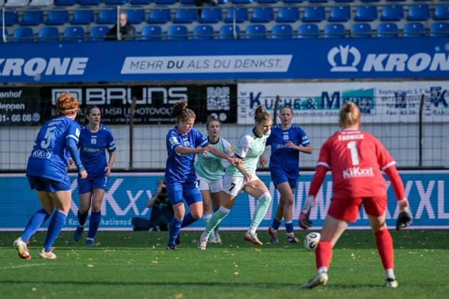17 10 2025, Football, 2 Womens Bundesliga, 2025 2026, Matchday 8, SV Meppen SG 99 Andernach Carolin Schraa 7 Andernach dribbles through the defense