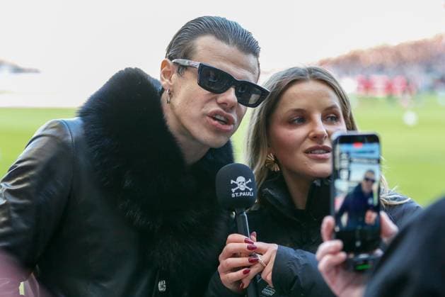Yungblud actually Dominic Richard Harrison at St Pauli Germany , Hamburg , Millerntorstadion , Football , 1 Bundesliga , FC St Pauli TSG Hoffenheim