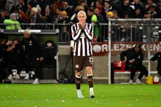 Soccer I Men I 1 Bundesliga l FC St Pauli TSG Hoffenheim I 07 Matchday I Season 2025 2026 I St Pauli I 19 10 2025 I Match lost Oppie Louis St Pauli downed , Sportplatz Millerntor Stadion, St Pauli Hamburg Germany