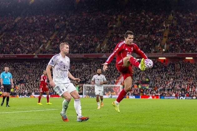 Football - FA Premier League - Liverpool FC v Manchester United, ManU FC LIVERPOOL, ENGLAND - Sunday, October 19, 2025: Liverpool s Federico Chiesa (R) and Manchester United s Matthijs de Ligt during the FA Premier League match between Liverpool FC and Manchester United FC at Anfield. (Photo by David Rawcliffe Propaganda) LIVERPOOL Anfield MERSEYSIDE ENGLAND  Copyright: xDavidxRawcliffex P2025-10-19-Liverpool_Man_Utd-114