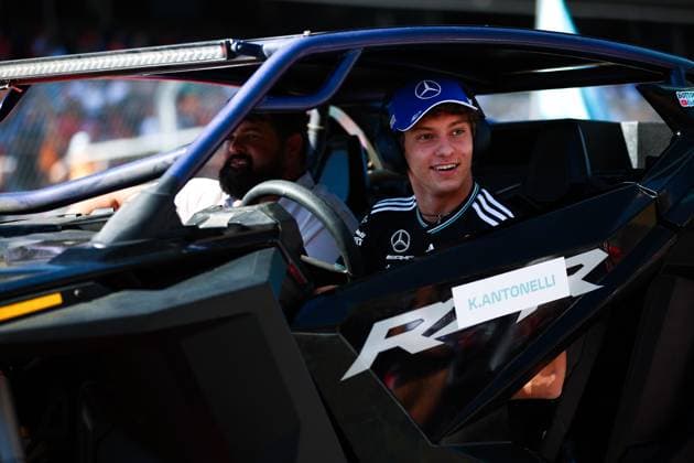 F1 - UNITED STATES GRAND PRIX 2025 KIMI ANTONELLI Andrea (ita), Mercedes AMG F1 Team W16, portrait during the 2025 Formula 1 United States Grand Prix, 19th round of the 2025 FIA Formula One World Championship, WM, Weltmeisterschaft from October 17 to 19, 2025 on the Circuit of the Americas, in Austin, Texas, United States of America - AustinUnited States  Copyright: xEricxAlonsox