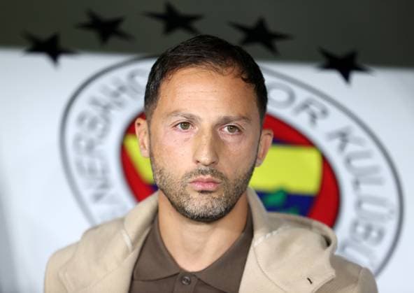 Fenerbahce v Fatih Karagumruk - Turkish Super Lig ISTANBUL, TURKIYE - OCTOBER 19: Head coach Domenico Tedesco of Fenerbahce during Turkish Super Lig week 9 match between Fenerbahce and Misirli.com.tr Fatih Karagumruk at Chobani Stadium in Istanbul, Turkiye on October 19, 2025. Ali Atmaca Anadolu Istanbul Turkey. Editorial use only. Please get in touch for any other usage.  Copyright: x2025xAnadoluxAlixAtmacax