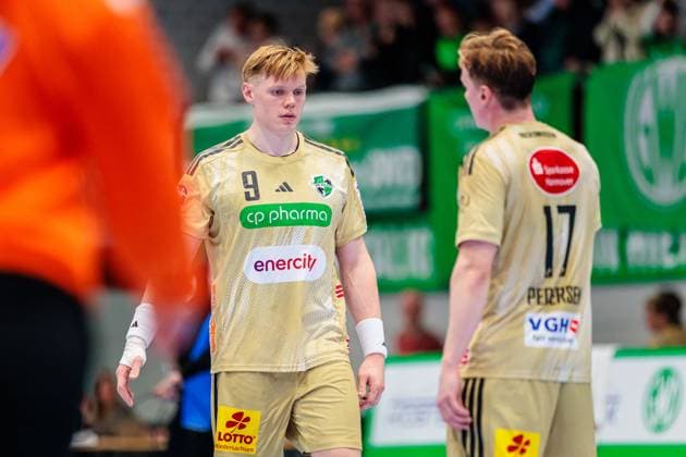 v l Vilhelm Poulsen TSV Hannover Burgdorf, 09 , August Baskar Pedersen TSV Hannover Burgdorf, 17 is disappointed sad after 33 30 defeat GER, GWD Minden vs TSV Hannover Burgdorf, Handball, 1 Bundesliga, Matchday 9, Season 2025 2026, 19 10 2025 GER, GWD Minden vs TSV Hannover Burgdorf, Handball, 1 Bundesliga, Matchday 9, Season 2025 2026, 19 10 2025 Luebbecke Copyright: xEibner-Pressefoto JanxRollingerx EP_JSK