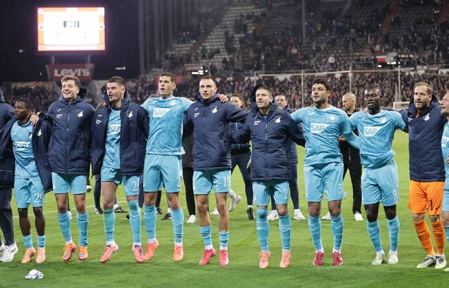 Oliver Baumann TSG Hoffenheim and his team celebrates with the fans Football, 1 BL, Season 2025 2026, Men, FC St Pauli vs TSG 1899 Hoffenheim DFL REGULATIONS PROHIBIT ANY USE OF PHOTOGRAPHS AS IMAGE SEQUENCES AND OR QUASI VIDEO