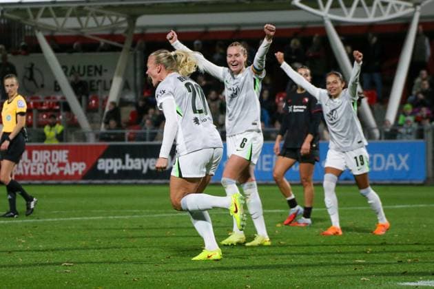 19 10 2025, xgrfx, Soccer Google Pixel Women Bundesliga, Bayer Leverkusen VfL Wolfsburg v l Goal, Guro Bergsvand VfL Wolfsburg DFL DFB REGULATIONS PROHIBIT ANY USE OF PHOTOGRAPHS as IMAGE SEQUENCES and or QUASI VIDEO Ulrich Haberland Stadion