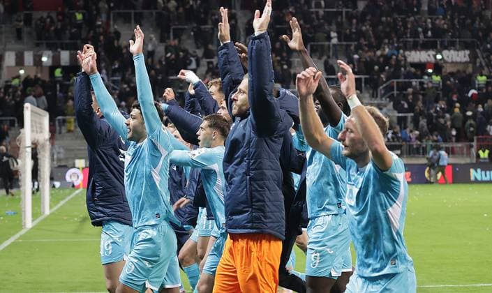 Oliver Baumann TSG Hoffenheim and his team celebrate with the fans Football, 1 BL, Season 2025 2026, Men, FC St Pauli vs TSG 1899 Hoffenheim DFL REGULATIONS PROHIBIT ANY USE OF PHOTOGRAPHS AS IMAGE SEQUENCES AND OR QUASI VIDEO