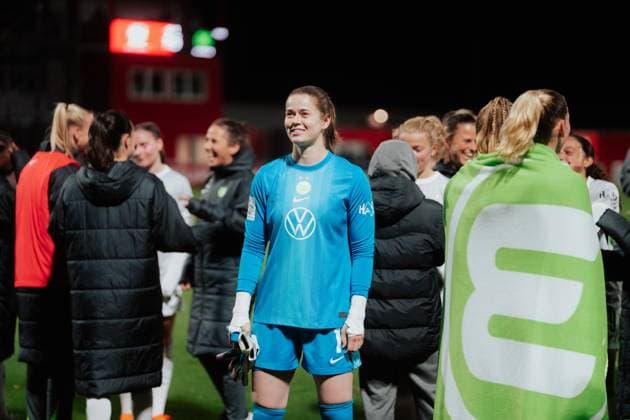 19 10 25, Women, Football, Google Pixel Womens Bundesliga, Season 2025 2026, Bayer 04 Leverkusen VfL Wolfsburg, Matchday 7 Stina Johannes 1 VfL Wolfsburg Joy about victory after the match Leverkusen Ulrich Haberland Stadion NRW Germany
