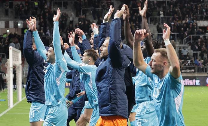 Oliver Baumann TSG Hoffenheim and his team celebrate with the fans Football, 1 BL, Season 2025 2026, Men, FC St Pauli vs TSG 1899 Hoffenheim DFL REGULATIONS PROHIBIT ANY USE OF PHOTOGRAPHS AS IMAGE SEQUENCES AND OR QUASI VIDEO