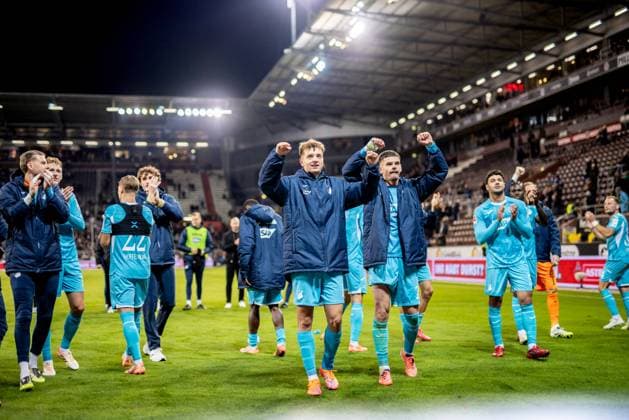 Hamburg, October 19, 2025 Soccer, 1 Bundesliga 2025 26, FC St Pauli TSG 1899 Hoffenheim TSG 1899 Hoffenheim players celebrate 0 3 victory DFL REGULATIONS PROHIBIT ANY USE OF PHOTOGRAPHS AS IMAGE SEQUENCES AND OR QUASI VIDEO