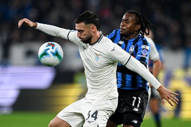 Cm Bergamo 19 10 2025 - campionato di calcio Serie A Atalanta-Lazio foto Cristiano Mazzi Image nella foto: Mario Gila-Ademola Lookman 
