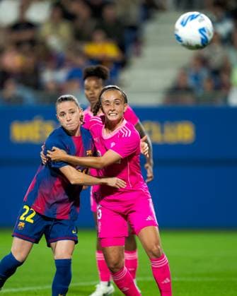 Spanish LigaF: FC Barcelona, Barca v Granada FC in Sant Joan Despi, Spain. Sant Joan Despi, Spain, 19, October, 2025. FC Barcelona woman player (22) Ona Batlle vies with Yoli Sierra (5) during LigaF match between FC Barcelona and Granada FC in Johan Cruyff Stadium, Sant Joan Despi, Spain, on October 19, 2025. Sant Joan Despi Johan Cruyff Stadium Barcelona Spain