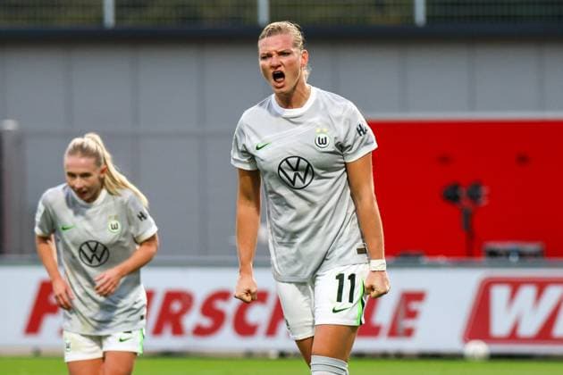 Leverkusen, Germany October 19, 2025 1 FBL 2025 2026 Bayer 04 Leverkusen vs VfL Wolfsburg In the picture goal scorer Alexandra Popp Wolfsburg scores the goal for VfL Wolfsburg 2 0 and cheers DFB regulations prohibit any use of photographs as image sequences and or quasi video Ulrich Haberland Stadion Nordrhein Westfalen Copyright: xFotostandx xFantinix