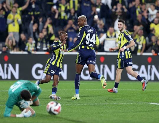 Fenerbahce v Fatih Karagumruk - Turkish Super Lig ISTANBUL, TURKIYE - OCTOBER 19: Anderson Talisca (94) of Fenerbahce celebrates after scoring a goal during Turkish Super Lig week 9 match between Fenerbahce and Misirli.com.tr Fatih Karagumruk at Chobani Stadium in Istanbul, Turkiye on October 19, 2025. Ali Atmaca Anadolu Istanbul Turkey. Editorial use only. Please get in touch for any other usage.  Copyright: x2025xAnadoluxAlixAtmacax