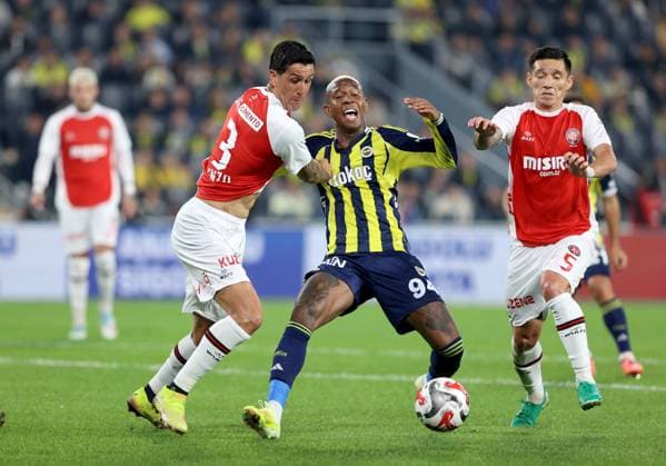 Fenerbahce v Fatih Karagumruk - Turkish Super Lig ISTANBUL, TURKIYE - OCTOBER 19: Anderson Talisca (94) of Fenerbahce in action during Turkish Super Lig week 9 match between Fenerbahce and Misirli.com.tr Fatih Karagumruk at Chobani Stadium in Istanbul, Turkiye on October 19, 2025. Ali Atmaca Anadolu Istanbul Turkey. Editorial use only. Please get in touch for any other usage.  Copyright: x2025xAnadoluxAlixAtmacax