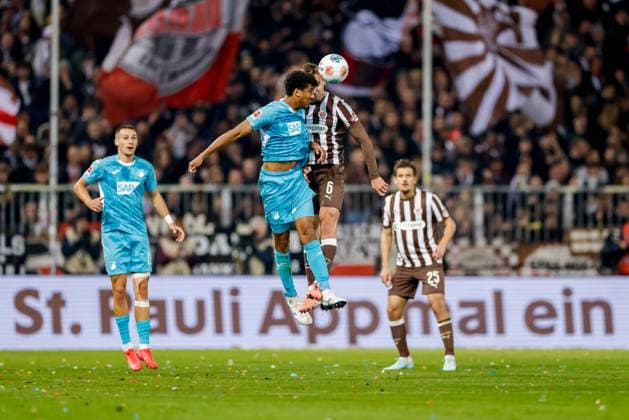 Hamburg, 19 October 2025 Soccer, 1 Bundesliga 2025 26, FC St Pauli TSG 1899 Hoffenheim Bernardo Fernandes da Silva Junior TSG 1899 Hoffenheim, 13 , James Sands FC St Pauli, 6 DFL REGULATIONS PROHIBIT ANY USE OF PHOTOGRAPHS AS IMAGE SEQUENCES AND OR QUASI VIDEO
