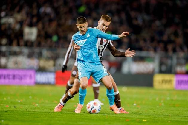 Hamburg, 19 October 2025 Football, 1 Bundesliga 2025 26, FC St Pauli TSG 1899 Hoffenheim Andrej Kramaric TSG 1899 Hoffenheim, 27 , James Sands FC St Pauli, 6 DFL REGULATIONS PROHIBIT ANY USE OF PHOTOGRAPHS AS IMAGE SEQUENCES AND OR QUASI VIDEO