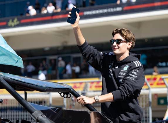 October 19, 2025, Austin, Texas, USA : 63 GEORGE RUSSELL Mercedes Petronas F1 Team waving to the fans during the drivers parade Austin USA - ZUMAm147 20251019_zap_m147_004 Copyright: xHossxMcBainx