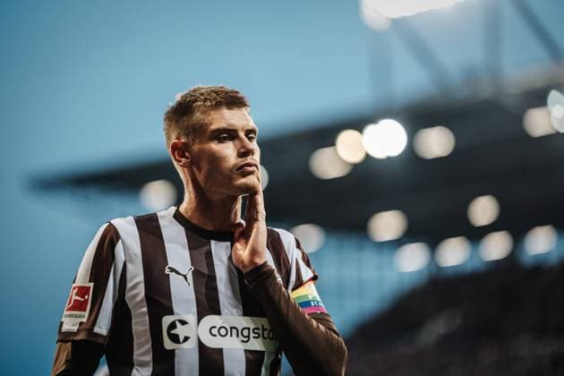 Soccer Men Season 2025 2026 Soccer Bundesliga 07 Matchday FC St Pauli vs TSG Hoffenheim 19 10 2025 Eric Smith 8, FC St Pauli Hamburg Millerntor Stadion Hamburg Germany