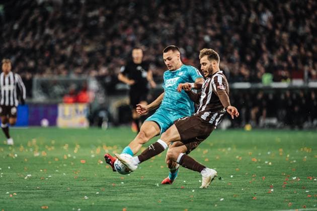 Soccer Men Season 2025 2026 Soccer Bundesliga 07 Matchday FC St Pauli vs TSG Hoffenheim 19 10 2025 v l Tim Lemperle 19, TSG Hoffenheim vs Lars Ritzka 21, FC St Pauli Hamburg Millerntor Stadion Hamburg Germany