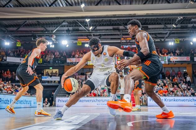 1 Basketball Bundesliga, easyCredit BBL, Season 2025 2026, Men, Cup round of 16, 19 10 2025, RASTA Vechta NINERS Chemnitz Kostja Mushidi 11 NINERS Chemnitz in action Vechta RASTA Dome Lower Saxony Germany