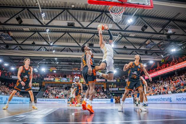 1 Basketball Bundesliga, easyCredit BBL, Season 2025 2026, Men, Cup round of 16, 19 10 2025, RASTA Vechta NINERS Chemnitz Kostja Mushidi 11 NINERS Chemnitz at basketball Vechta RASTA Dome Lower Saxony Germany