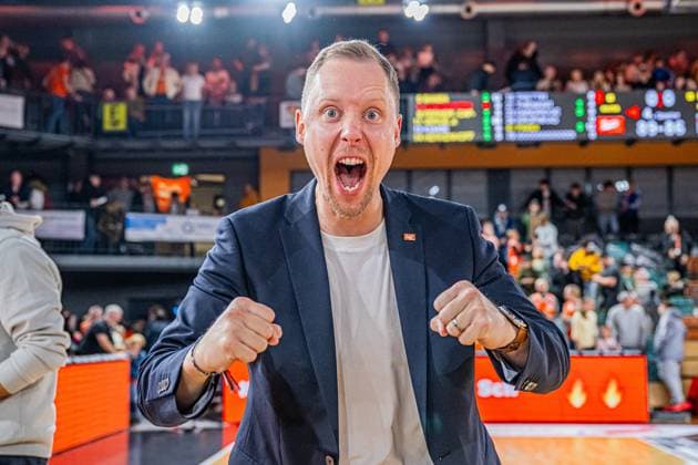 1 Basketball Bundesliga, easyCredit BBL, Season 2025 2026, Men, Cup Round of 16, 19 10 2025, RASTA Vechta NINERS Chemnitz Christian Held Head Coach RASTA Vechta shows emotions after the game Vechta RASTA Dome Lower Saxony Germany