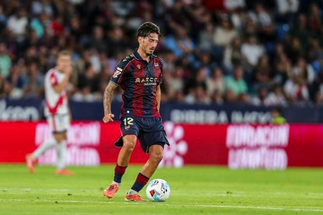 October 19, 2025, Valencia, Valencia, SPAIN: Unai Vencedor of Levante UD in action during the Spanish league, LaLiga EA Sports, football match played between Levante UD and Rayo Vallecano at Ciutat de Valencia stadium on October 19, 2025, in Valencia, Spain. Valencia SPAIN - ZUMAa181 20251019_zaa_a181_260 Copyright: xIvanxTerronx