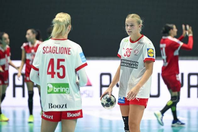 Turkiye v Denmark - EHF 2025 Women s European Handball Championship ANKARA, TURKIYE - OCTOBER 19: Hiinnerfelt Andersen (35) and Julie Mathiesen Scaglione (45) of Denmark in action during the second match of the EHF 2025 Women s European Handball Championship between Turkiye and Denmark at Prof. Dr. Yasar Sevim Sports Hall in Ankara, Turkiye on October 19, 2025. Abdullah Guclu Anadolu Ankara Turkey. Editorial use only. Please get in touch for any other usage.  Copyright: x2025xAnadoluxAbdullahxGuclux