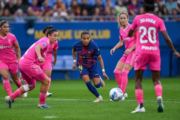 FC Barcelona, Barca v GRANADA CF. JOHAN CRUYFF STADIUM,BARCELONA. October 19,2025 FC BARCELONA vs GRANADA CF. October 19,2025 Claudia Pina (9) of FC Barcelona during the match between FC Barcelona and Granada CF corresponding to the eighth day of the La Liga F Moeve at the Johan Cruyff Stadium in Barcelona, Spain, on October 19, 2025. Barcelona ESP Copyright: xS.xRosx
