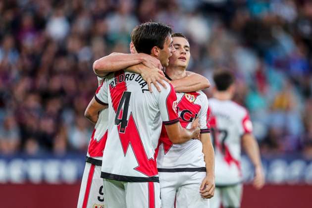 October 19, 2025, Valencia, Valencia, SPAIN: Jorge de Frutos of Rayo Vallecano celebrates a goal with teammates during the Spanish league, LaLiga EA Sports, football match played between Levante UD and Rayo Vallecano at Ciutat de Valencia stadium on October 19, 2025, in Valencia, Spain. Valencia SPAIN - ZUMAa181 20251019_zaa_a181_249 Copyright: xIvanxTerronx